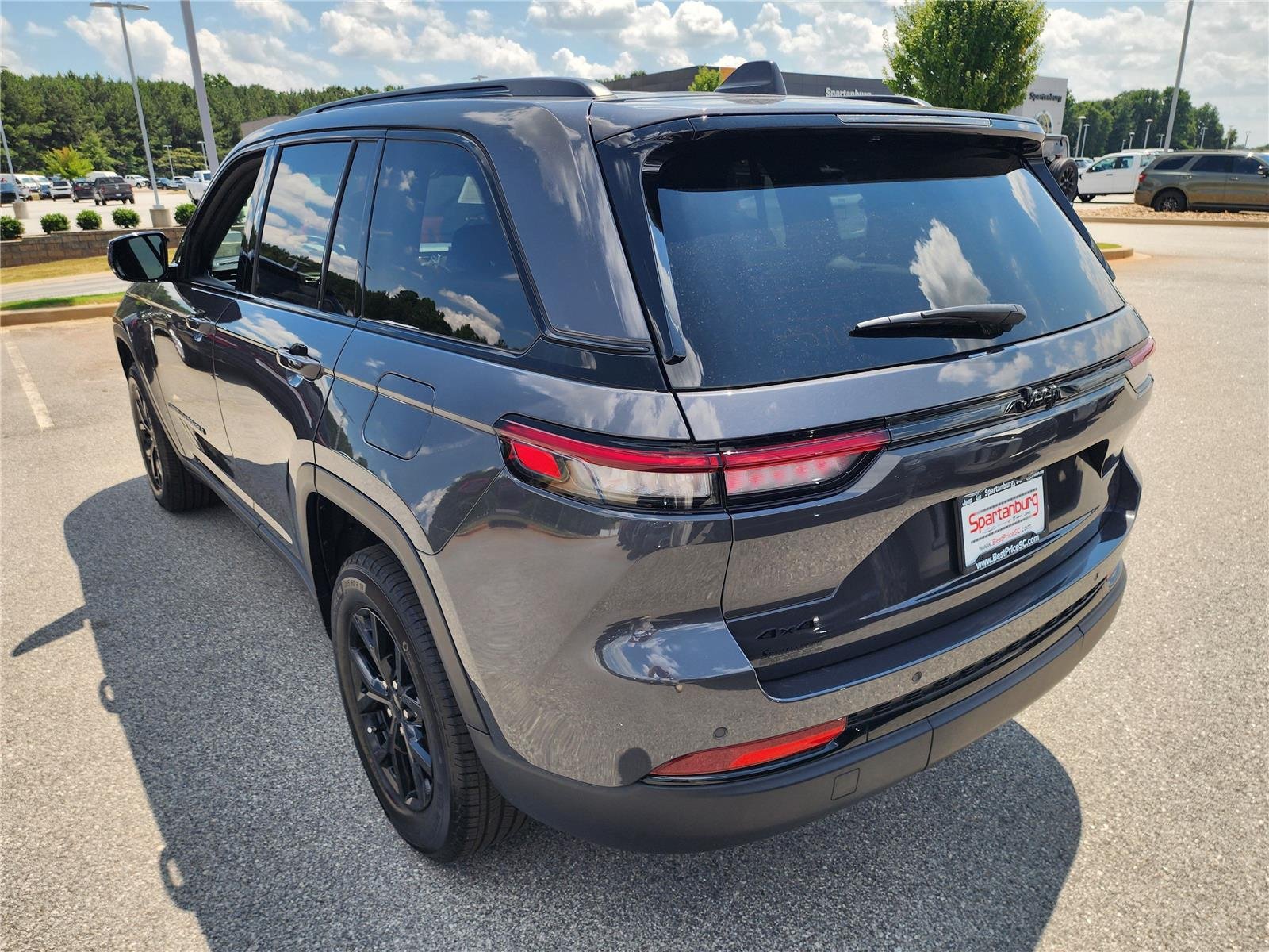 Certified Used 2024 Baltic Gray Metallic Clearcoat Jeep Altitude X image 7