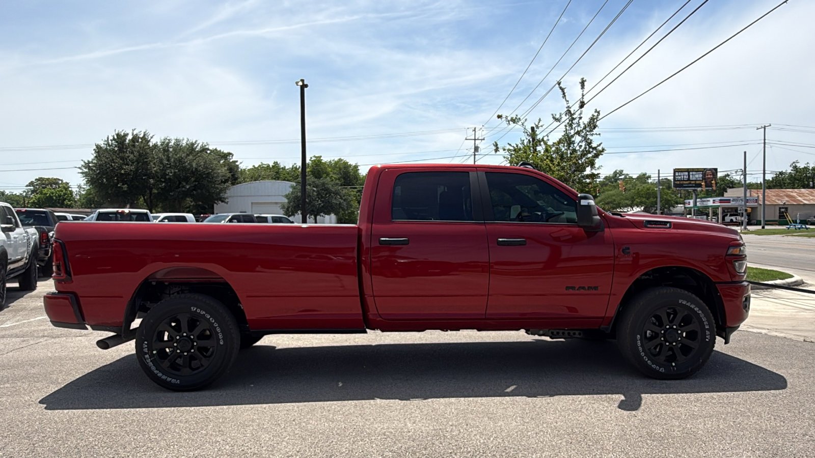 New 2026 Molten Red Pearl-Coat Exterior Paint RAM Lone Star image 4
