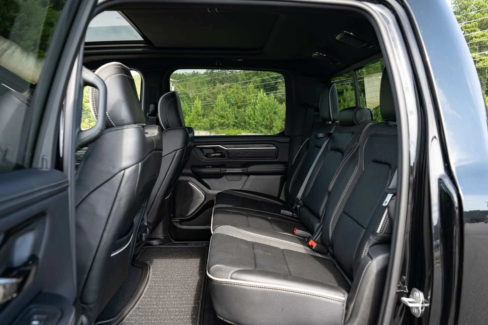 New 2026 Diamond Black Crystal Pearl-Coat Exterior Paint RAM Limited image 37