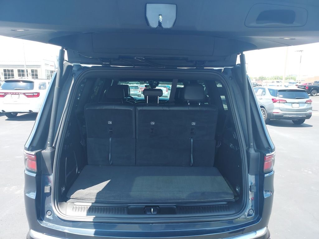 Used 2023 Gray Jeep Base image 31