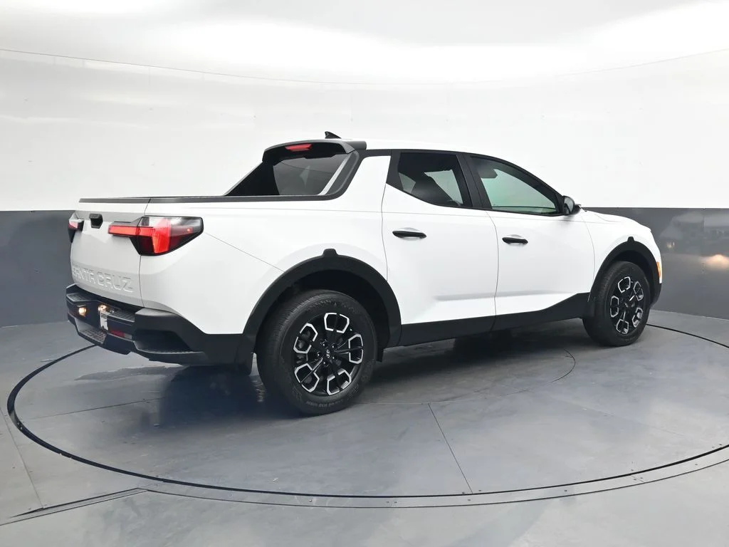 Used 2023 White Hyundai SEL image 5