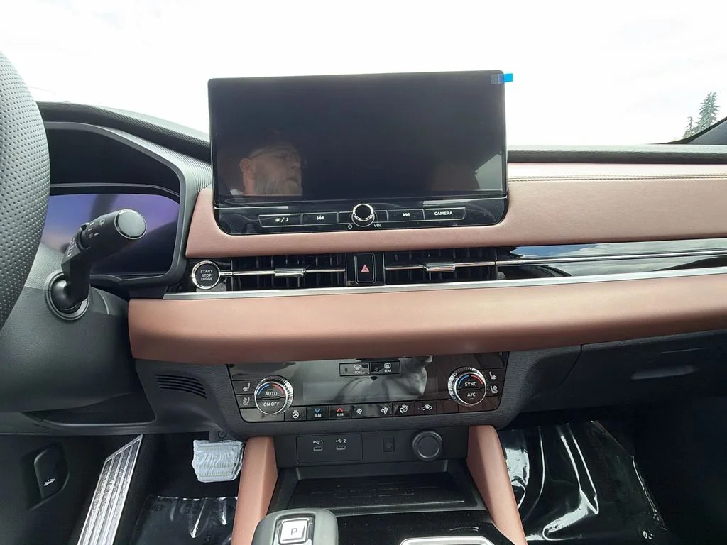 New 2026 White Diamond Mitsubishi SEL image 13