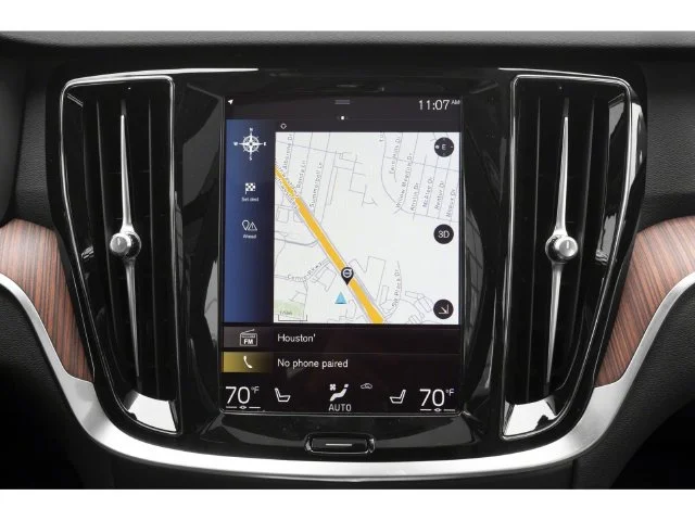 Used 2022 Silver Volvo Momentum image 11