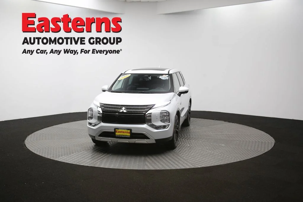 Used 2023 White Mitsubishi SE image 54