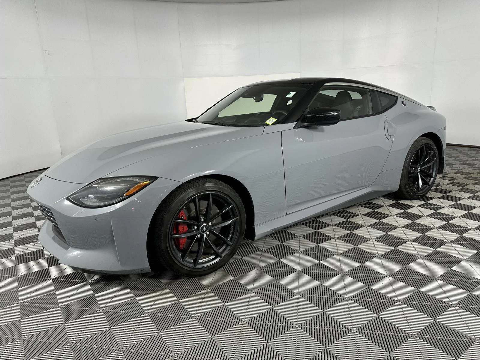 Used 2024 Boulder Gray/Super Black Nissan Performance image 3