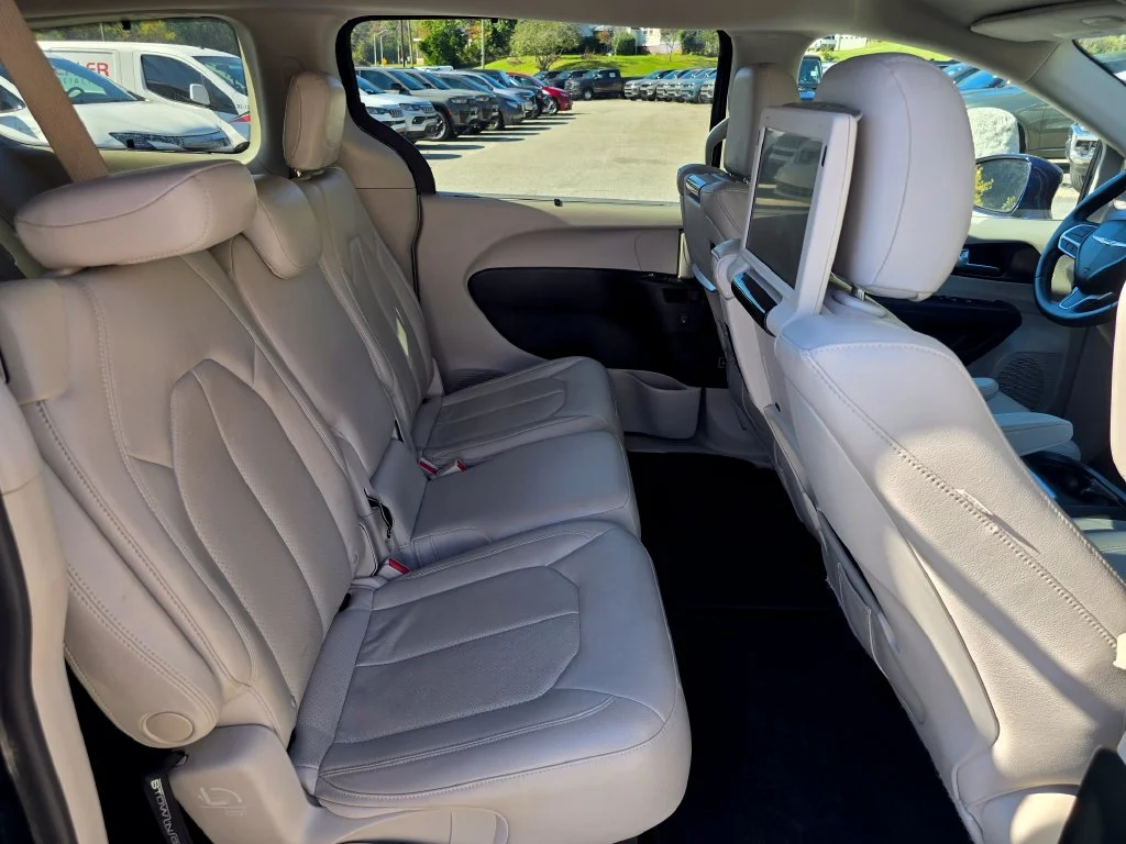 Used 2018 Blue Chrysler Touring L Plus image 28