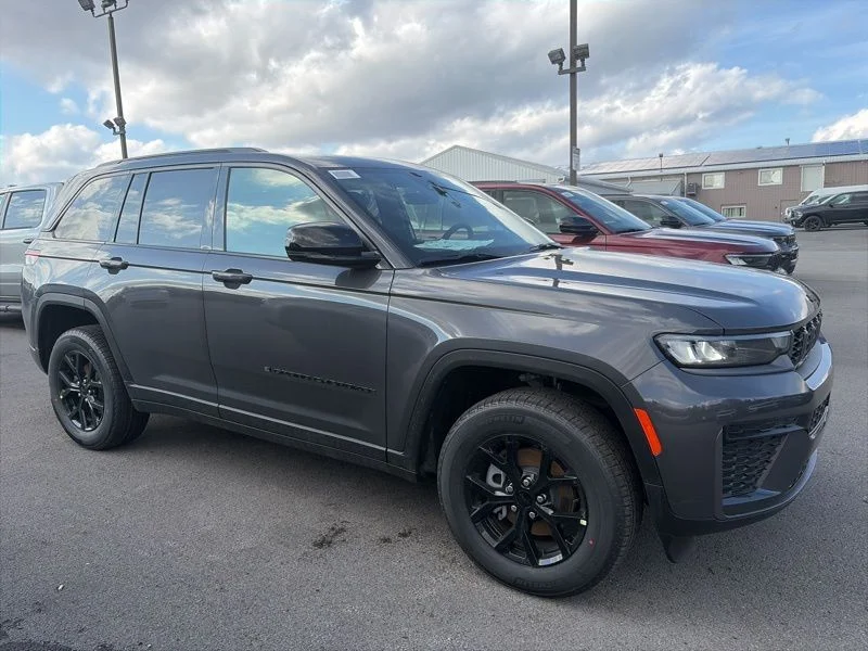 2026 Jeep Grand Cherokee Laredo - Photo 2