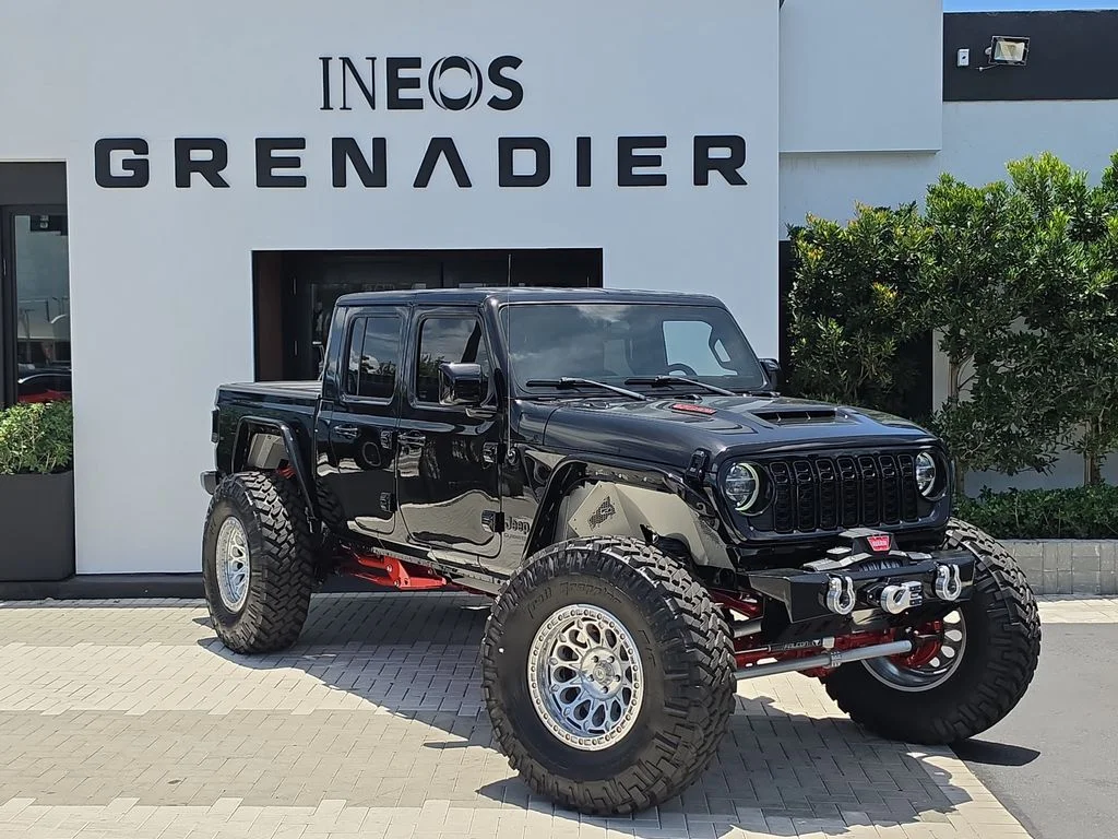 Used 2022 Black Jeep Sport image 2