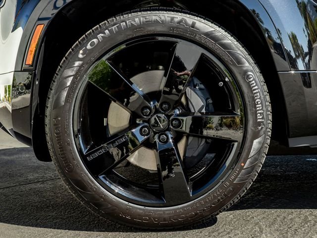 New 2026 Santorini Black Land Rover X-Dynamic SE image 11