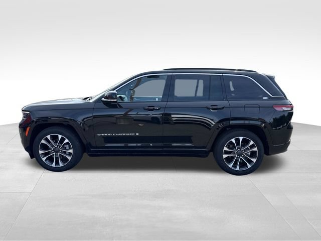 New 2025 Diamond Black Crystal Pearl-Coat Exterior Paint Jeep Overland image 4