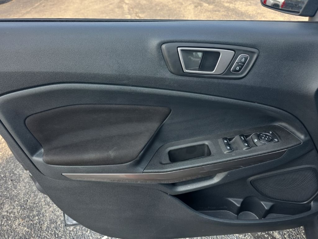 Used 2020  Ford SE image 15
