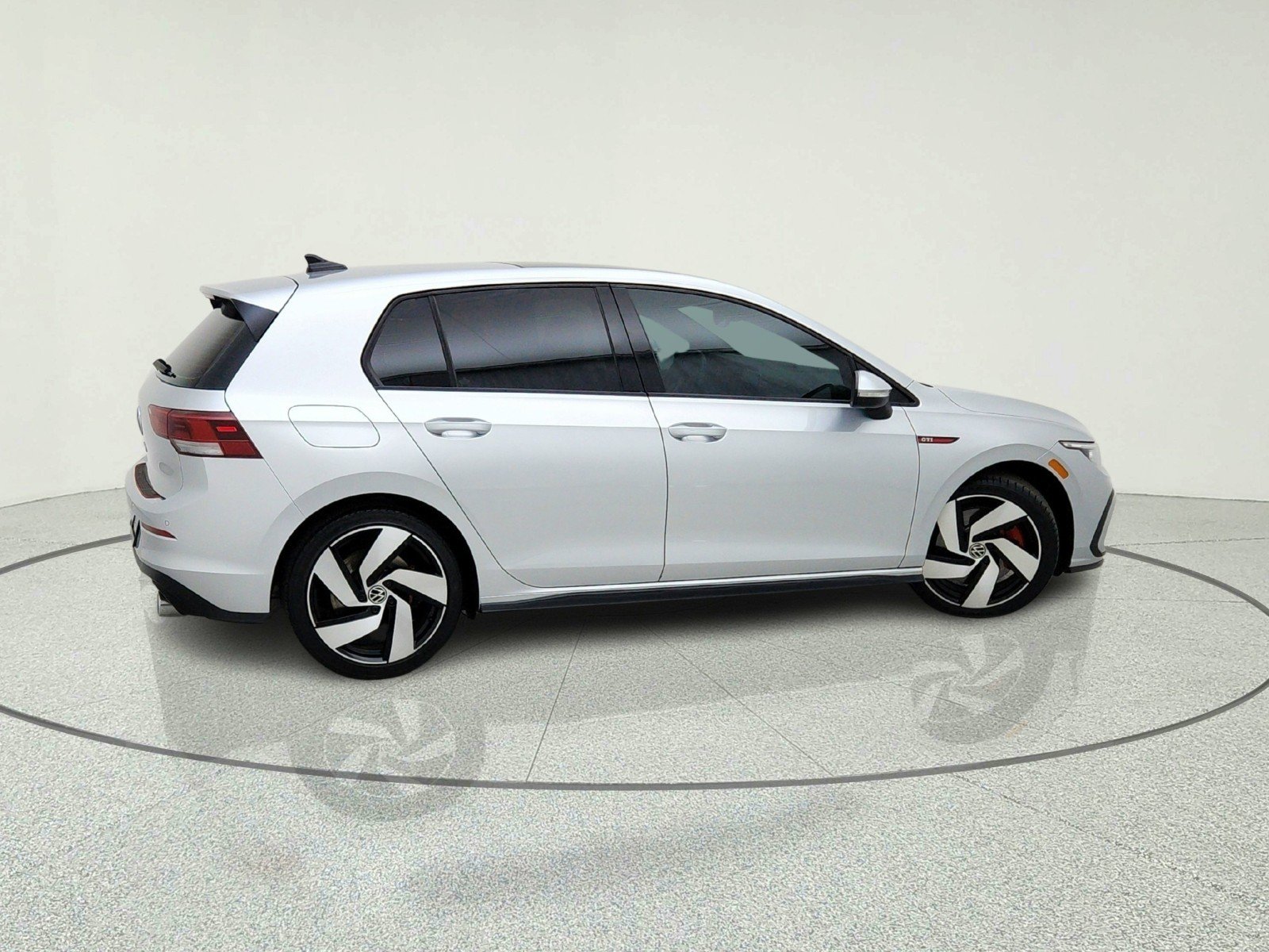 Used 2022 Reflex Silver Metallic Volkswagen SE image 14