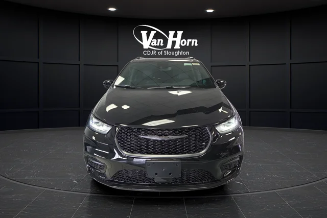 New 2026 Diamond Black Crystal Pearl-Coat Exterior Paint Chrysler Select image 10