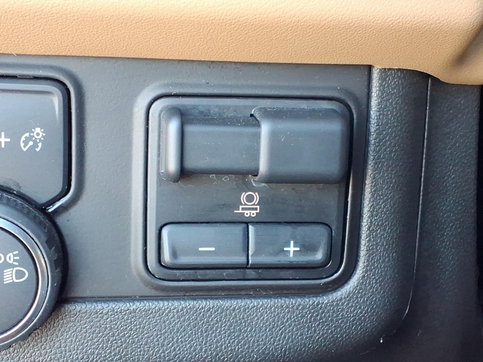 Used 2024 Iridescent Pearl Tricoat Chevrolet Premier image 10