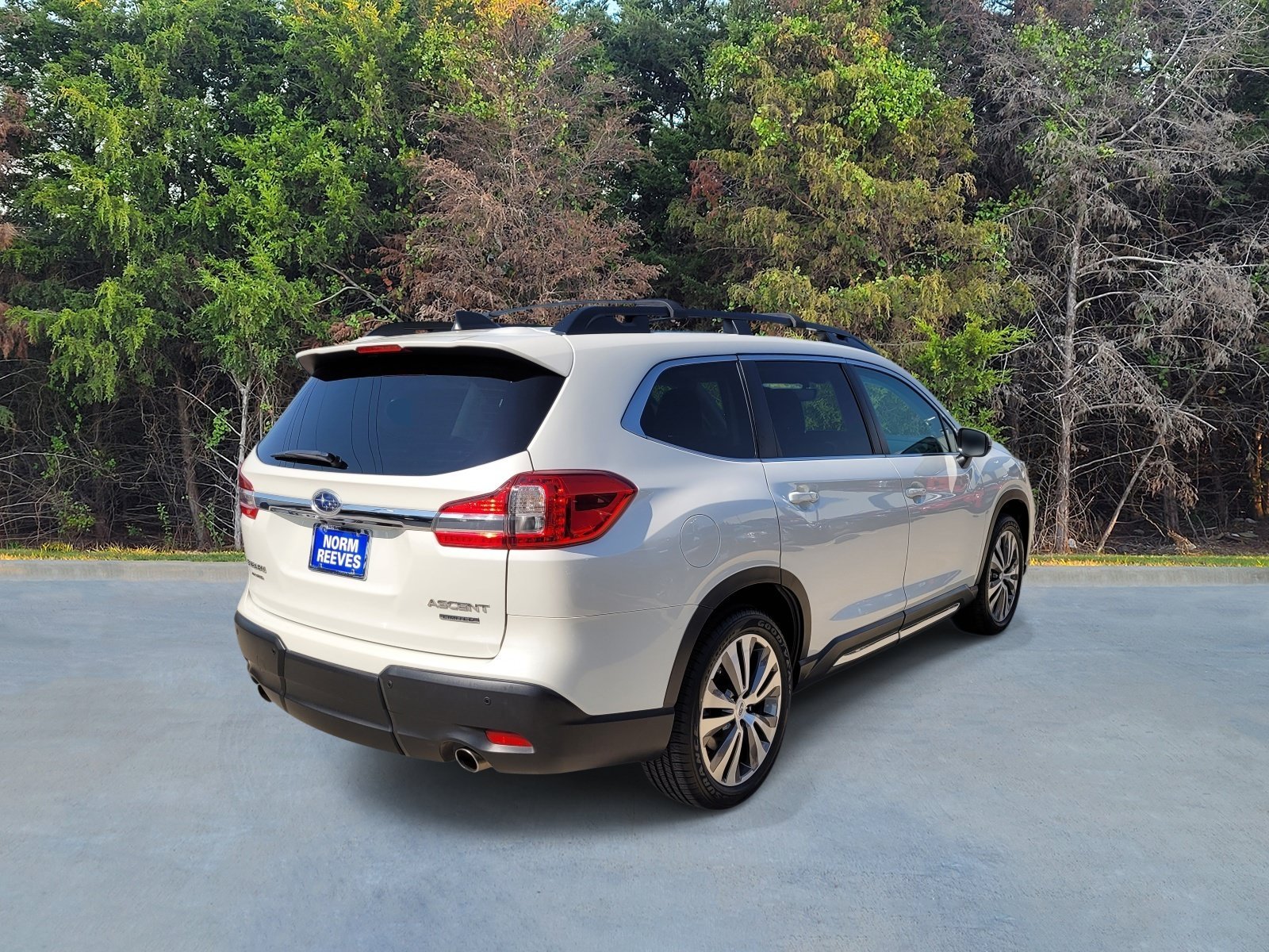 Used 2022 Crystal White Pearl Subaru Limited image 17
