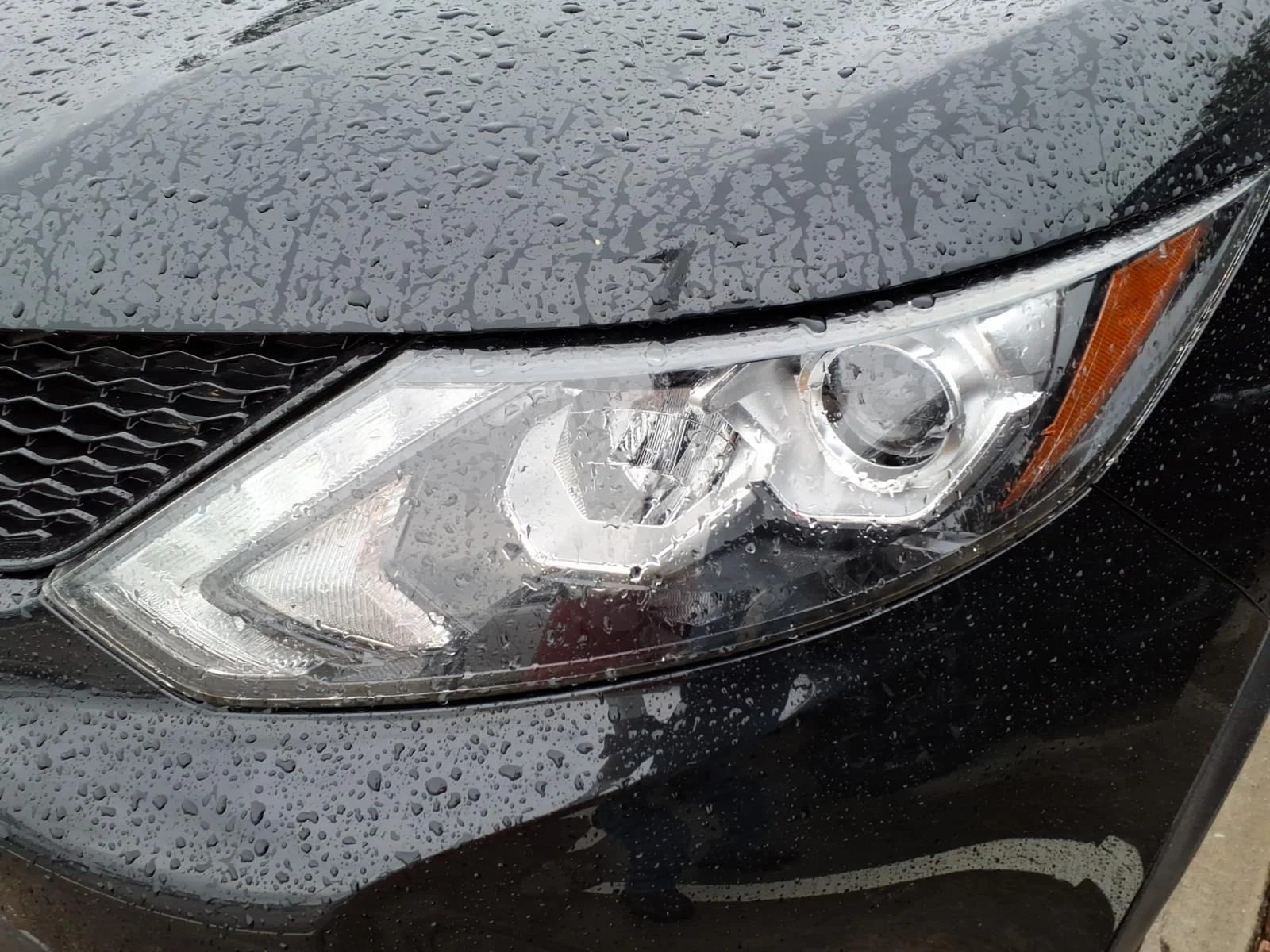 Used 2019 Black Nissan SL image 5