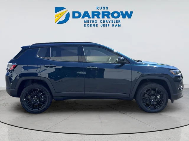 New 2026 Fathom Blue Pearl-Coat Exterior Paint Jeep Latitude image 6
