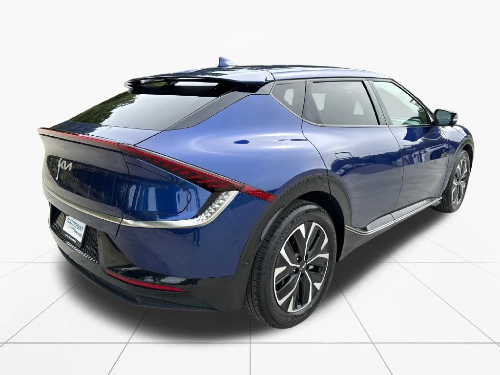 Used 2024 Blue Kia Wind image 8