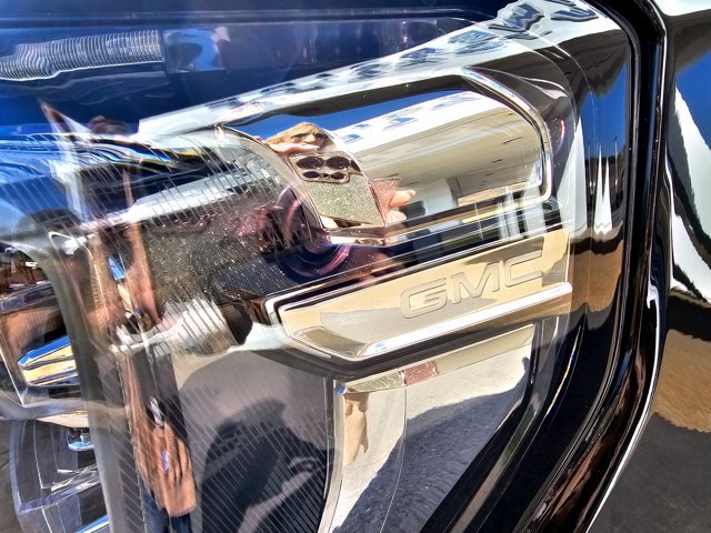 2024 GMC Yukon Denali Ultimate - Photo 8
