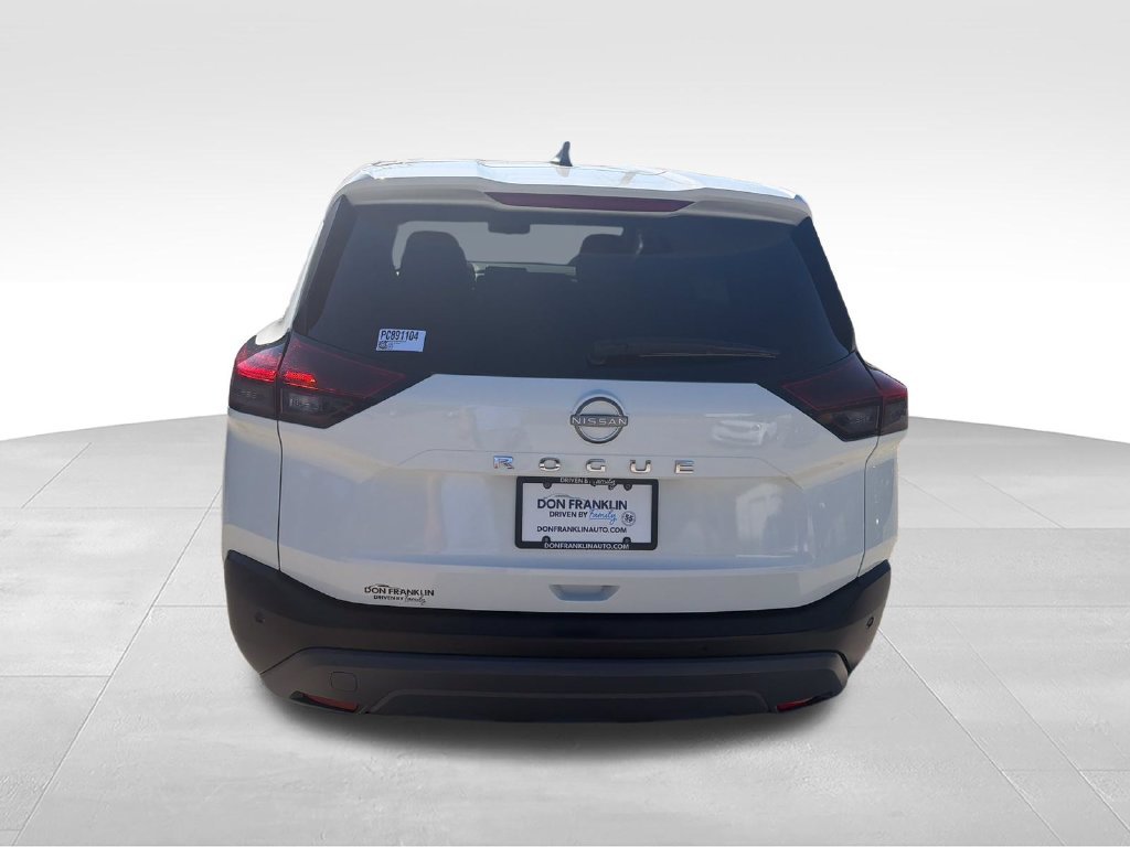 Used 2023 White Nissan S image 4