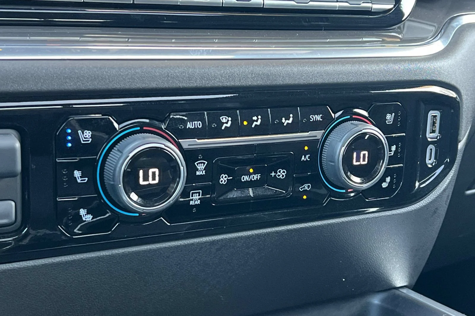 Used 2025 Summit White Chevrolet High Country image 19
