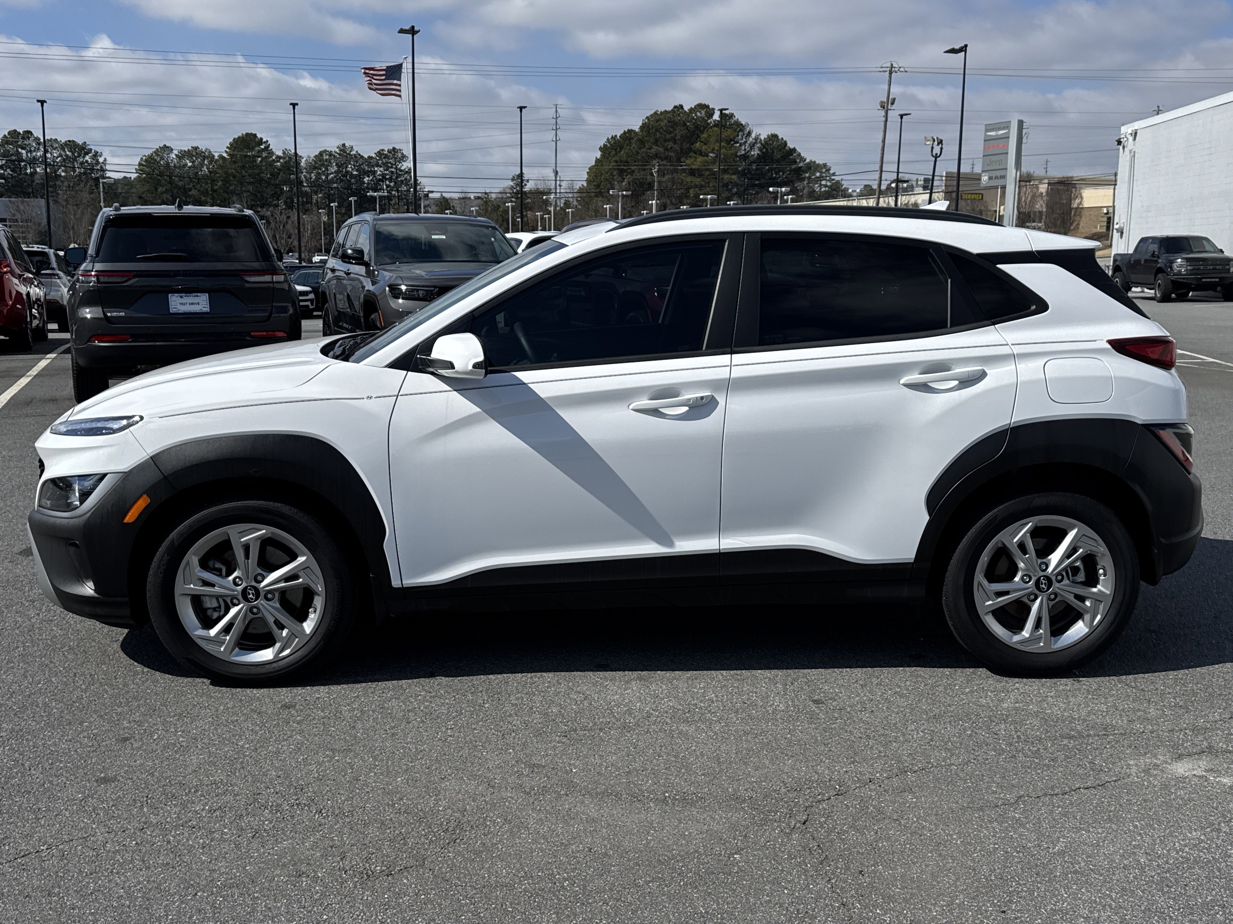 Used 2023 Lunar White Hyundai SEL image 7