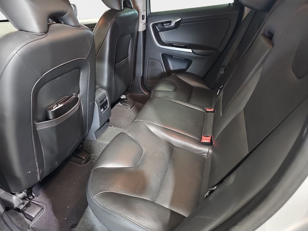 Used 2015 Silver Volvo T6 image 17