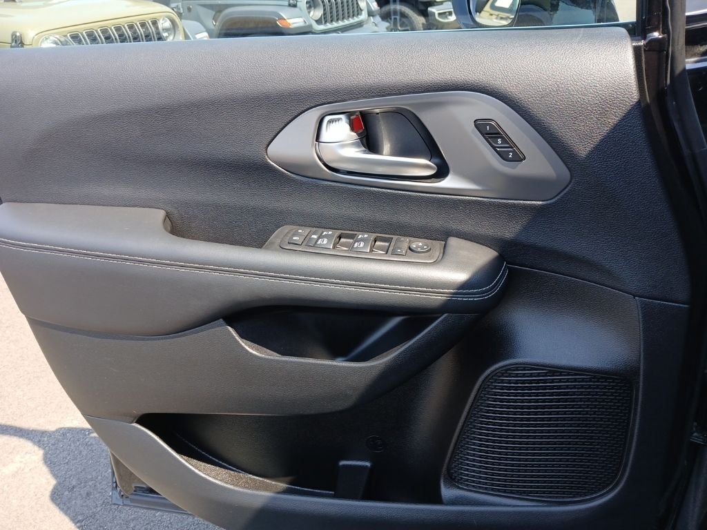 Used 2025 Black Chrysler Select image 24