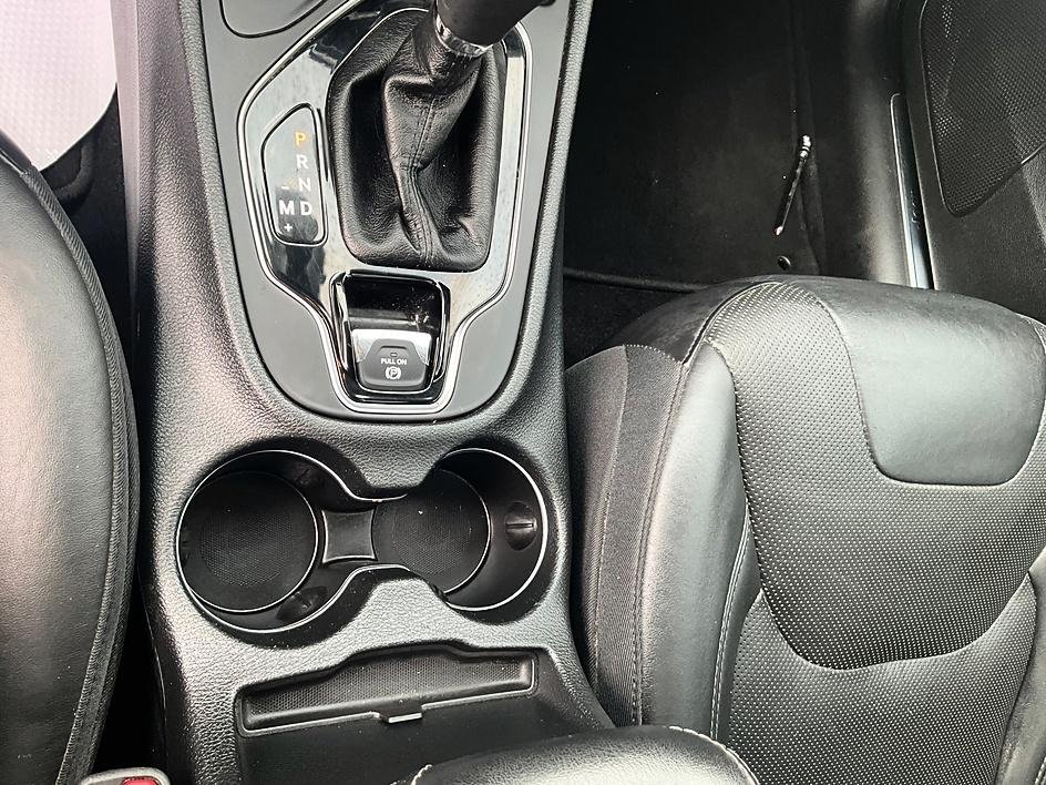 Used 2019 Gray Jeep Limited image 25
