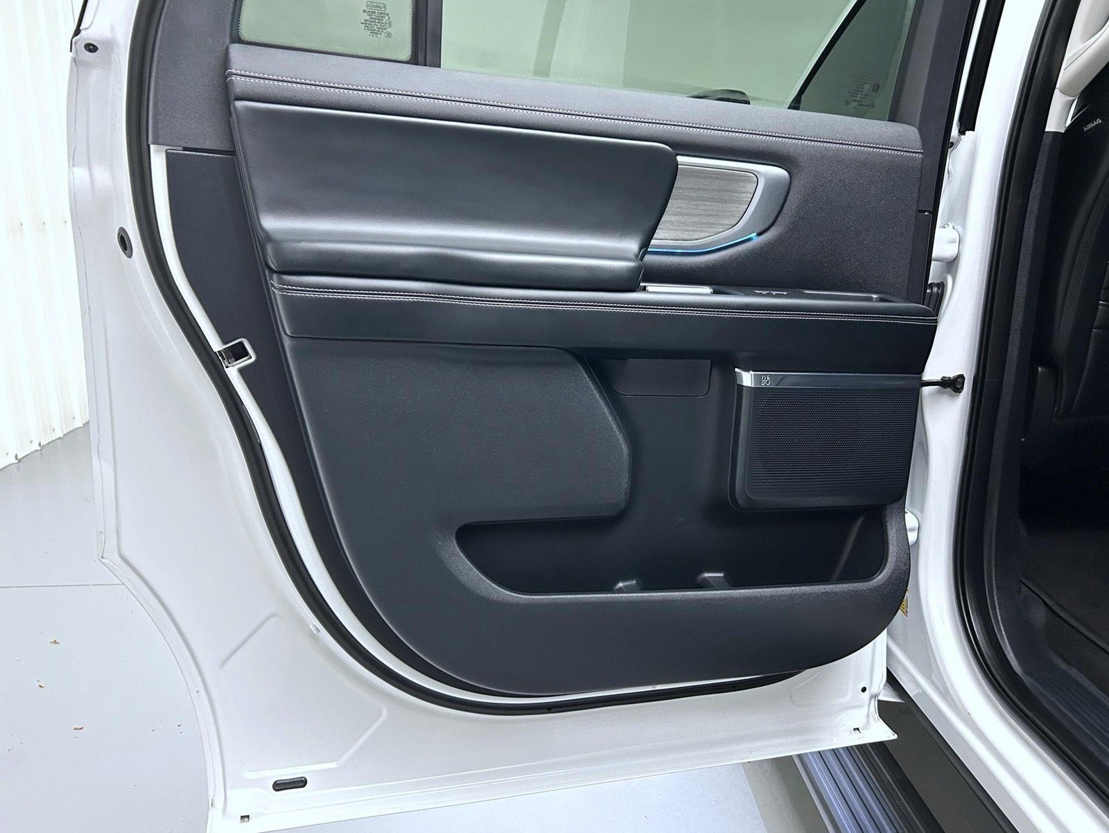 Used 2025 White Ford Platinum image 26