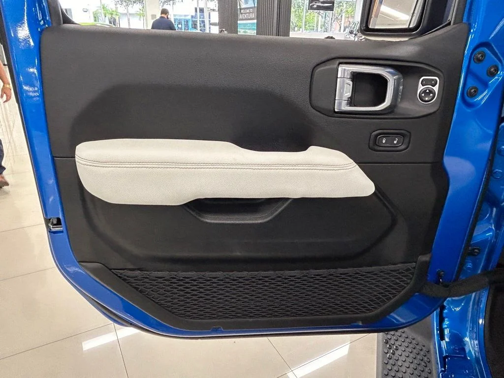 Used 2024 Blue Jeep Sahara image 31