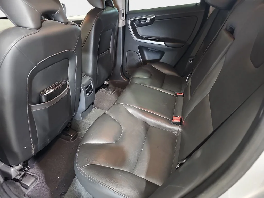 Used 2015 Silver Volvo T6 image 17