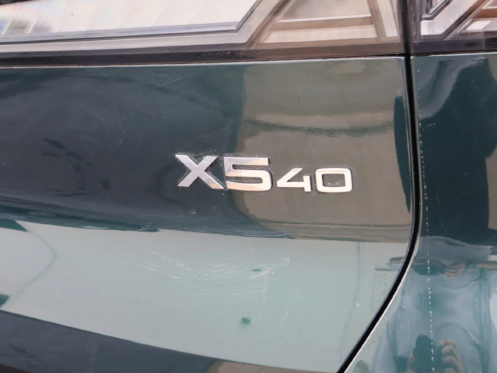 New 2027 Vancouver Green Metallic BMW  image 38