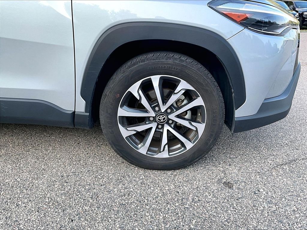 Used 2025 Silver Toyota XLE image 7