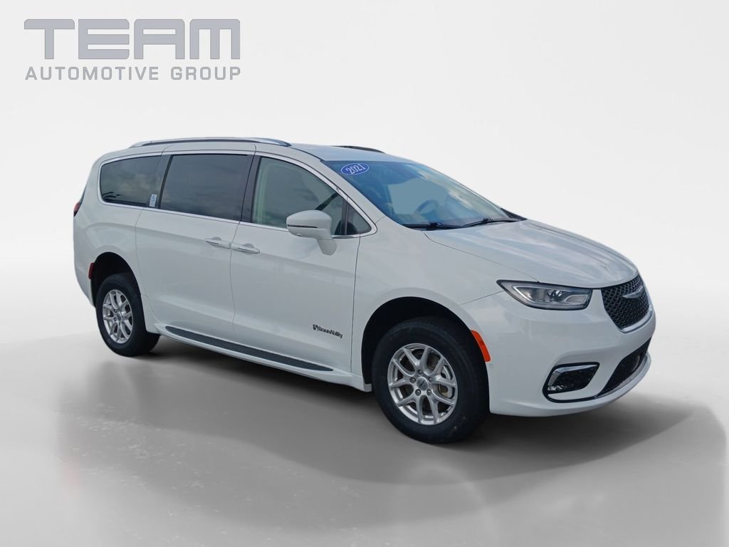 2021 Chrysler Pacifica Touring L's photo