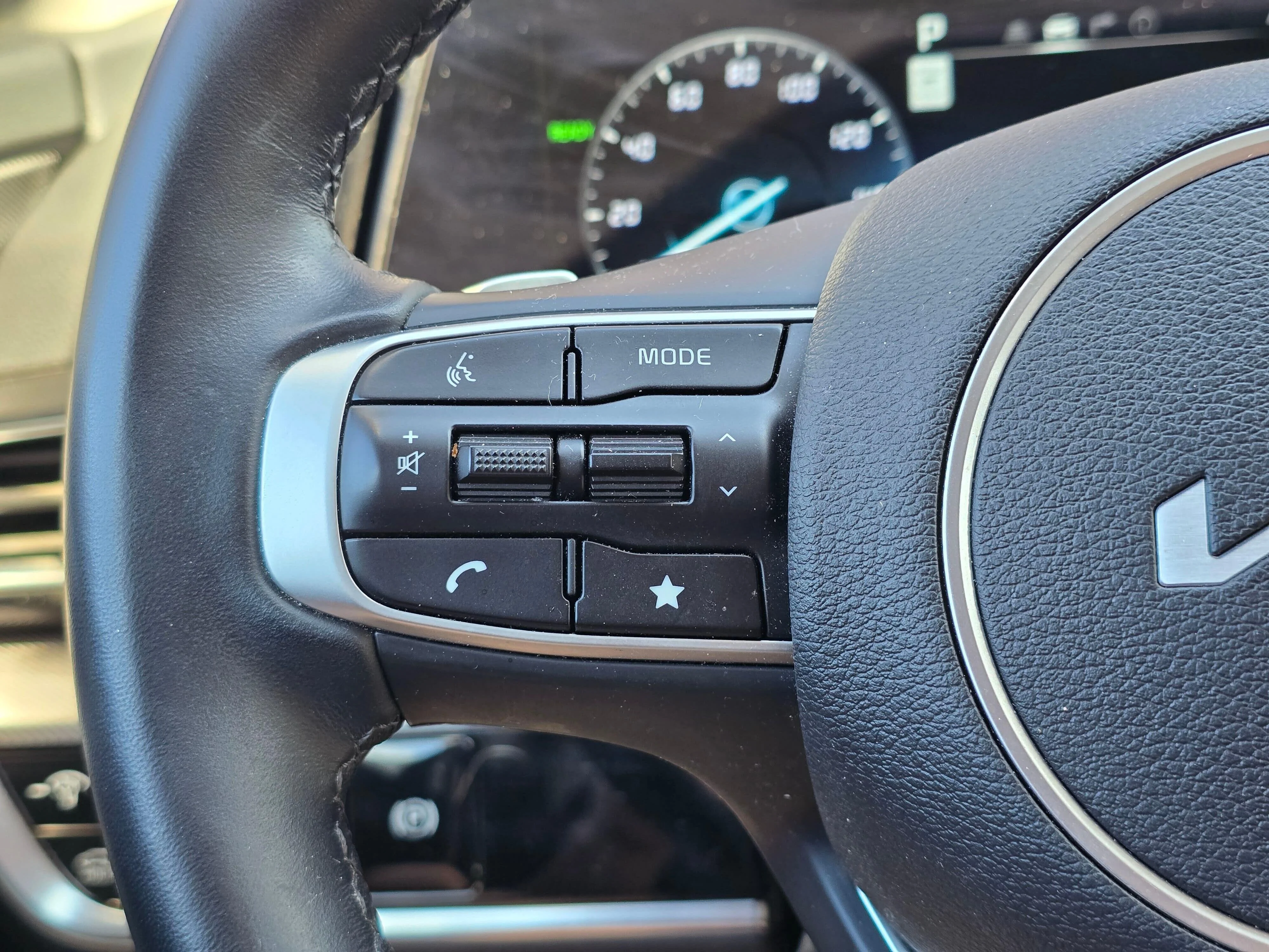 Used 2025 Black Kia SX-Prestige image 17