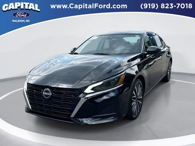 Used 2025 Black Nissan 2.5 SV image 1