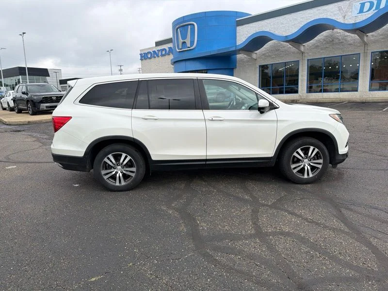 Used 2016  Honda EX image 8
