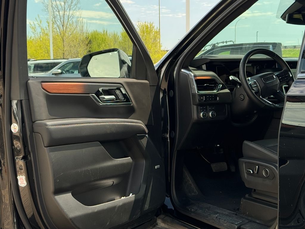 2025 GMC Yukon XL Denali - Photo 33