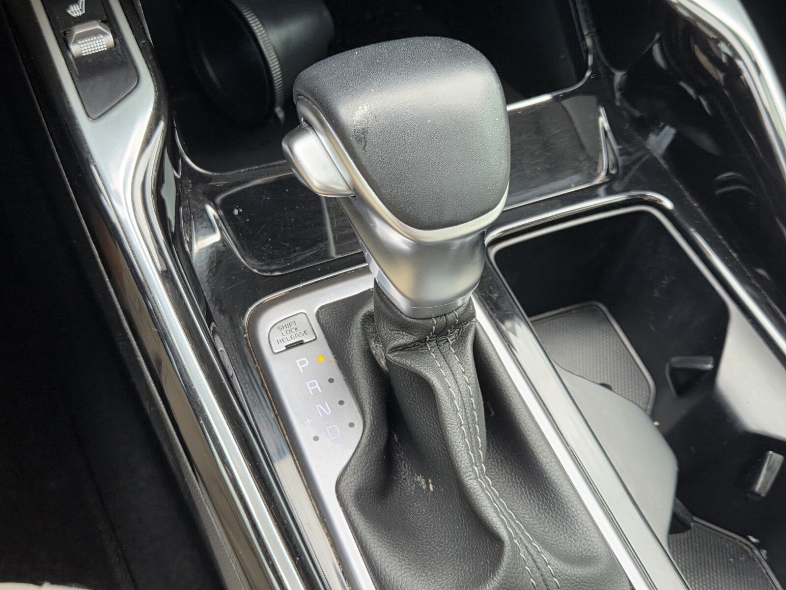 Used 2023 Glacial White Pearl Kia SX image 17