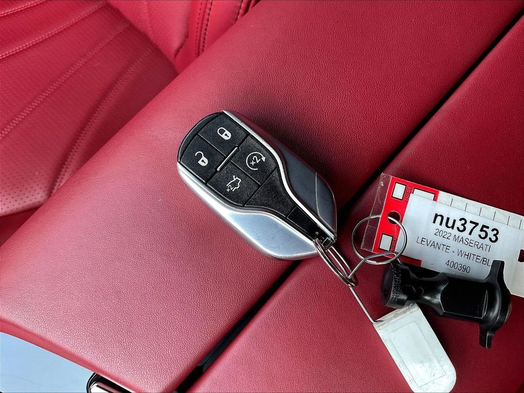 Used 2022 Bianco Maserati Modena image 35