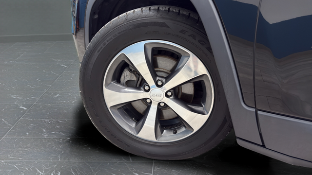Used 2020 Diamond Black Crystal Pearlcoat Jeep Limited image 35