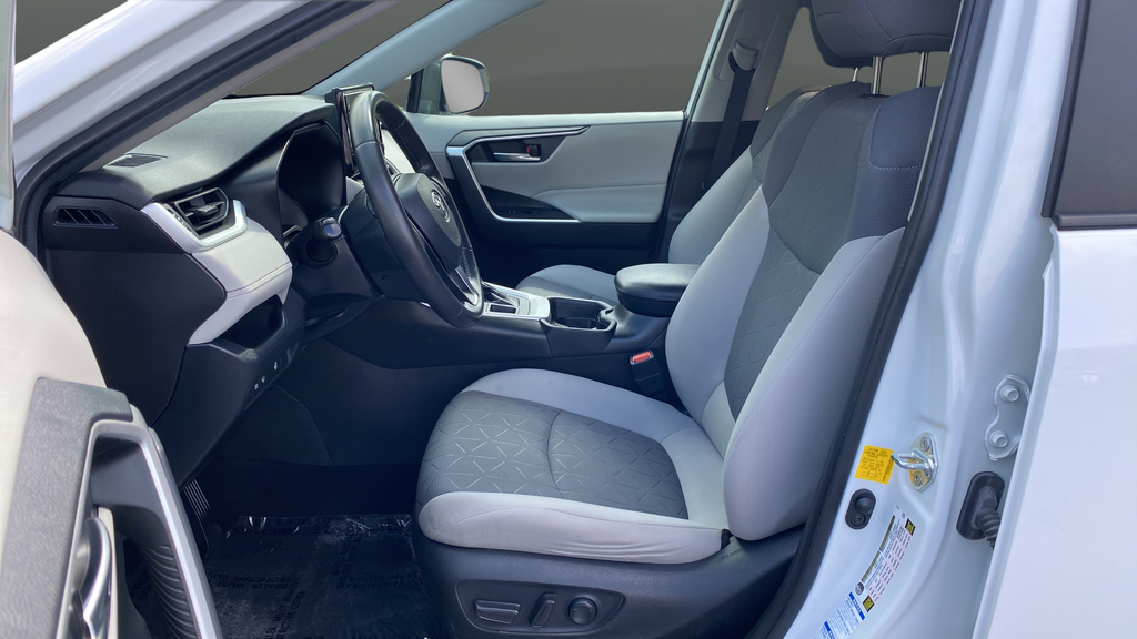 Used 2020 Super White Toyota XLE image 9