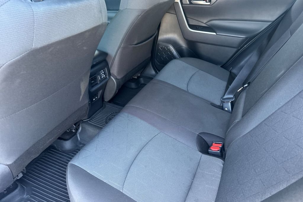 Used 2025 White Toyota XLE image 15