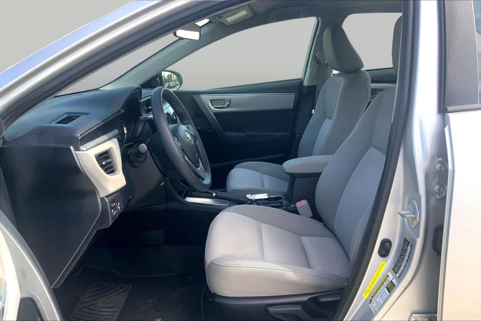 Used 2014 Classic Silver Metallic Toyota LE image 8