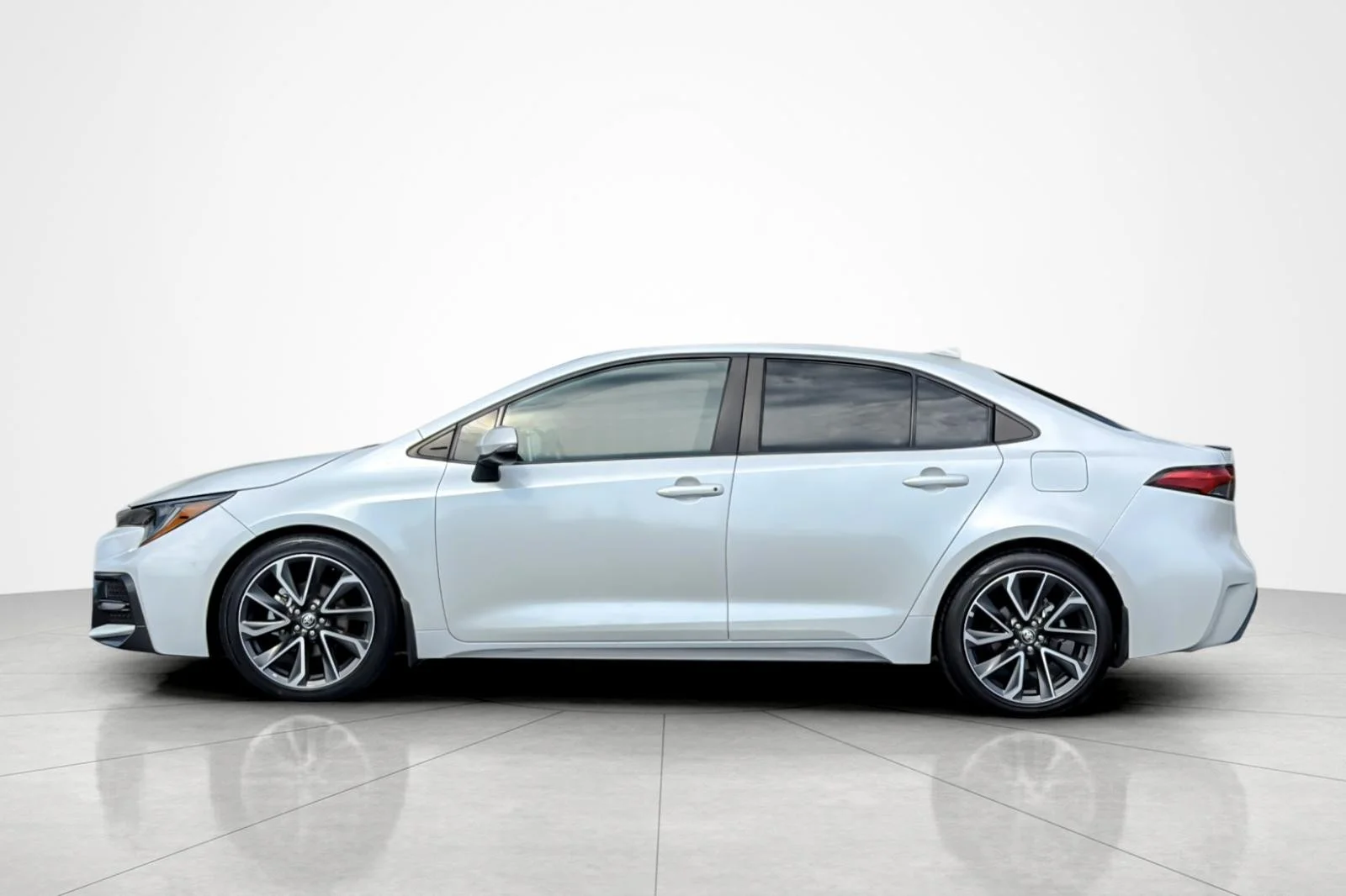 Certified Used 2022 Wind Chill Pearl Toyota XSE image 2