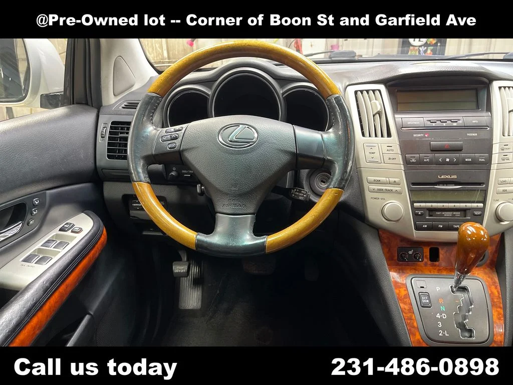 Used 2004  Lexus 330 image 16