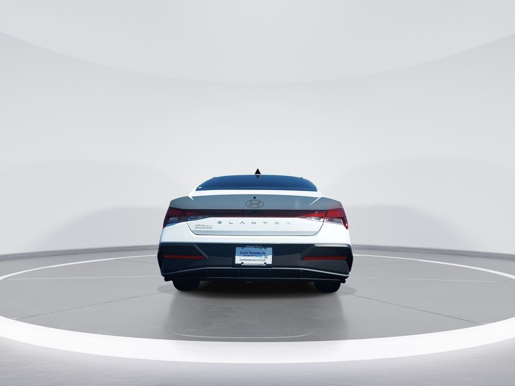Used 2025 White Hyundai SE image 7