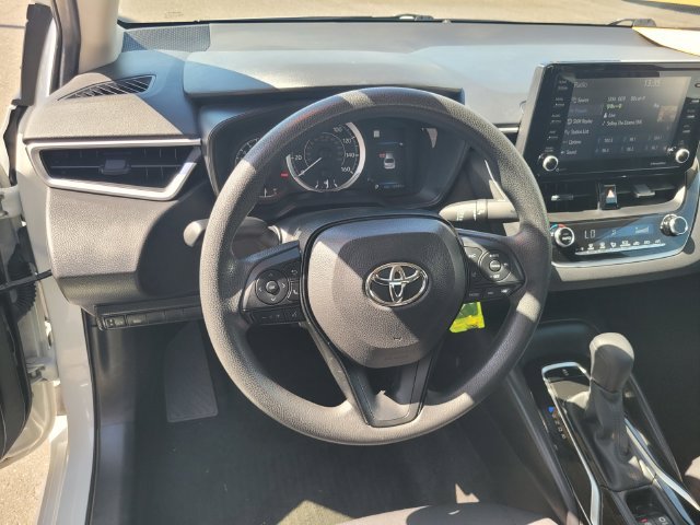 Used 2022 White Toyota LE image 30