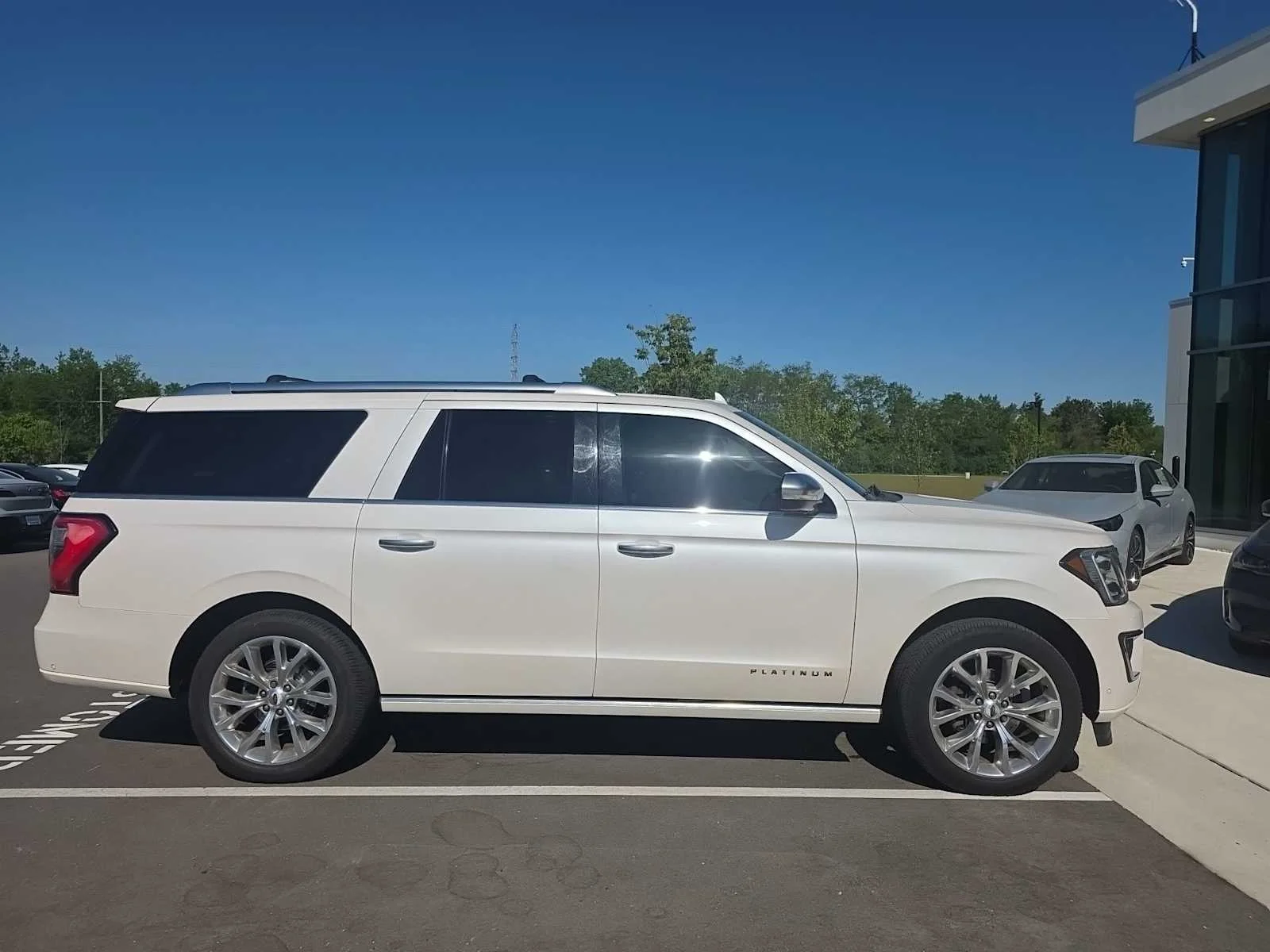 Used 2018 White Platinum Metallic Tri-Coat Ford Platinum image 5